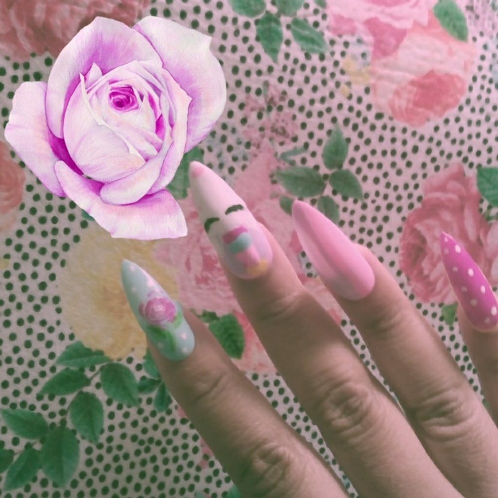 Fake Nails - Picture 3 of 5